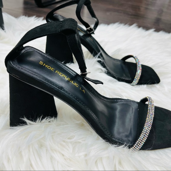 🆕Black suede triangle Sandals - Picture 2 of 6